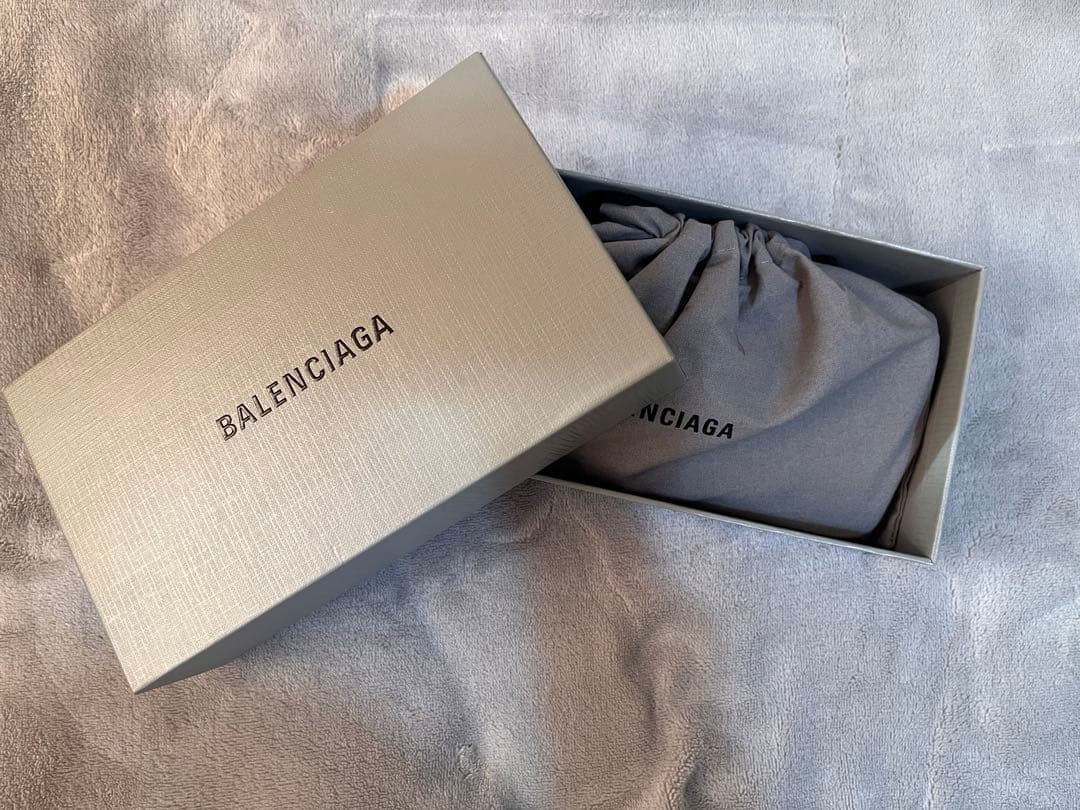 BALENCIAGA ブラック レザー 二つ折り財布 シンプル 箱・袋付き