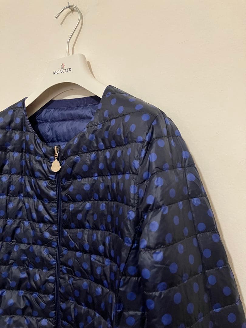 Moncler モンクレール　リバーシブルライトダウンジャケット　ブルーX黒