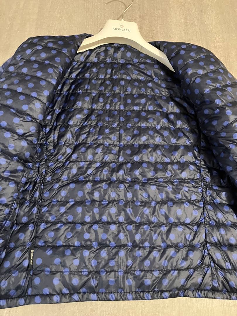 Moncler モンクレール　リバーシブルライトダウンジャケット　ブルーX黒