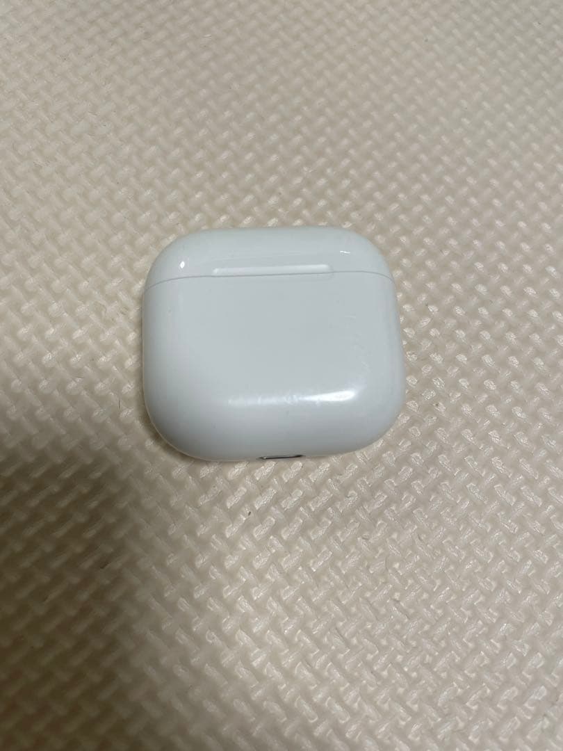 AirPods 4本体ホワイト