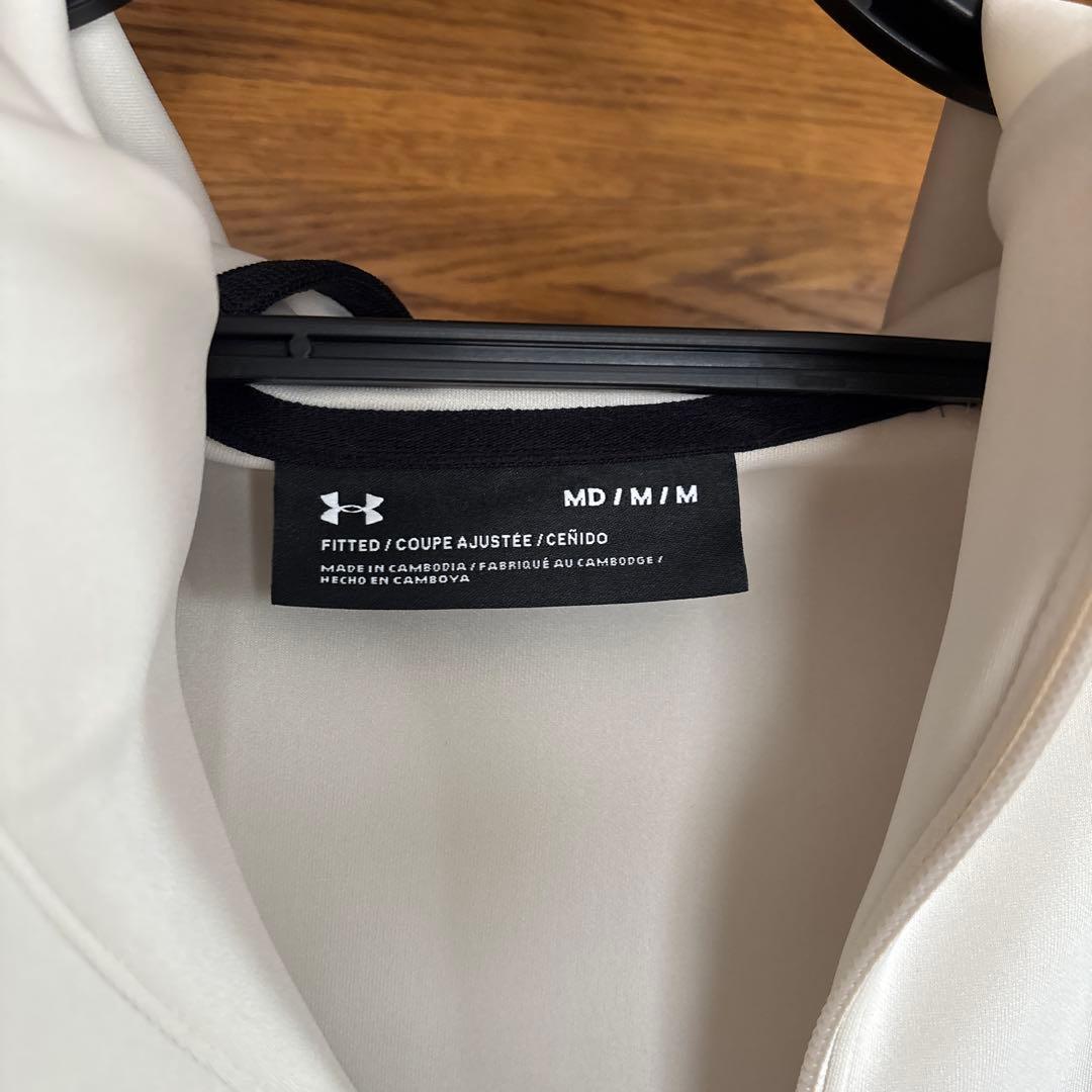 年末年始セール上下M UNDER ARMOUR ジャケット ホワイト・ブラック