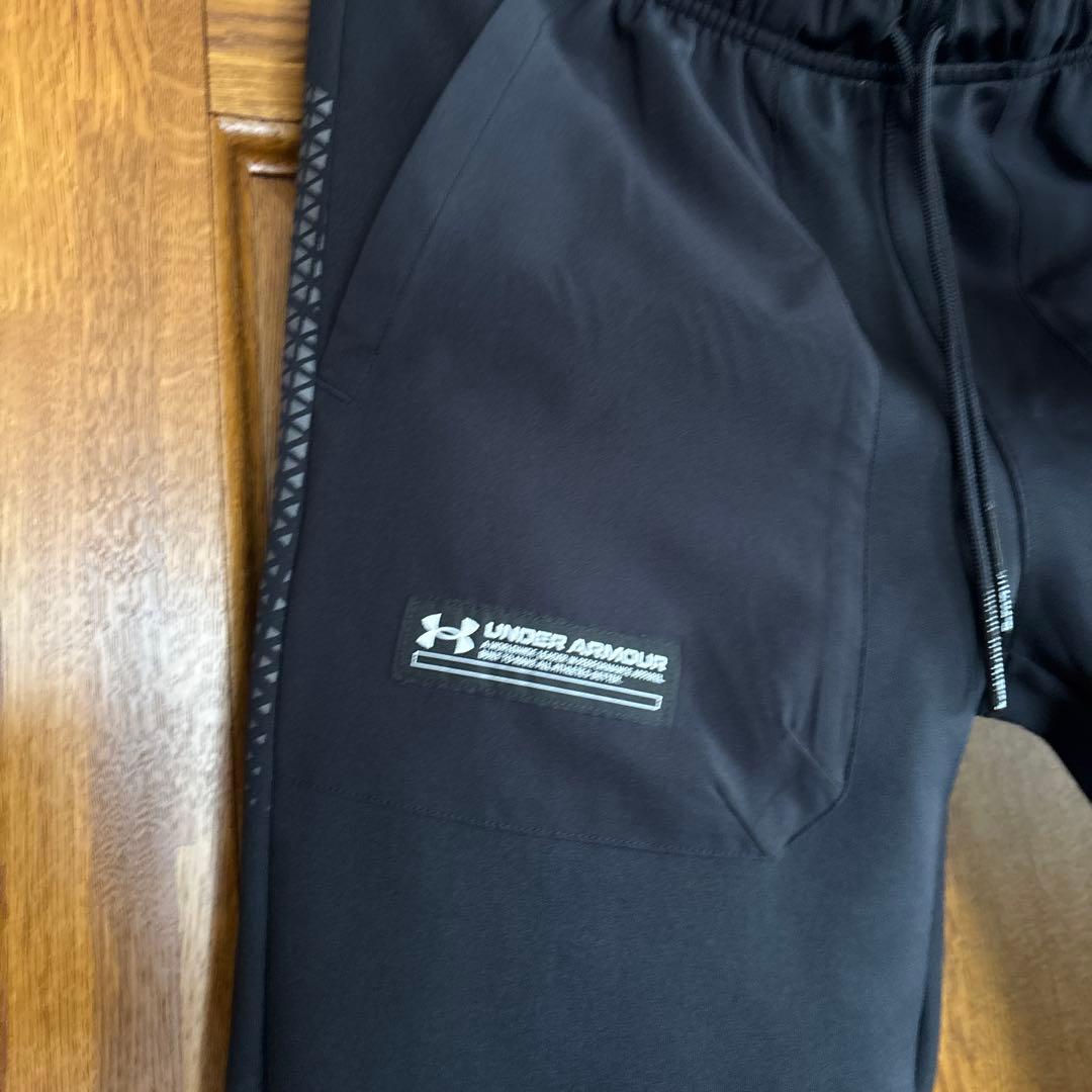 年末年始セール上下M UNDER ARMOUR ジャケット ホワイト・ブラック