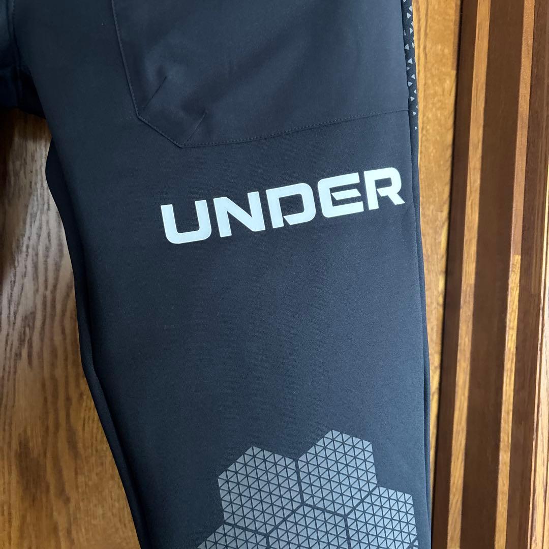 年末年始セール上下M UNDER ARMOUR ジャケット ホワイト・ブラック