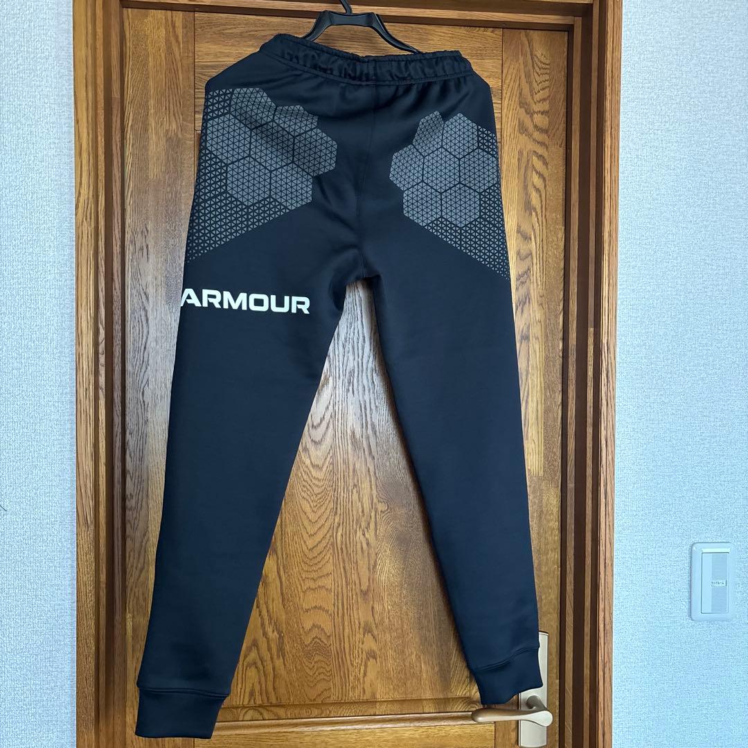 年末年始セール上下M UNDER ARMOUR ジャケット ホワイト・ブラック