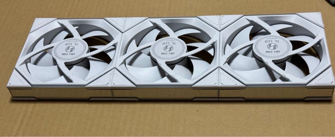 Lian Li UNI FAN TL LCDホワイト 8個+ファンコントローラー