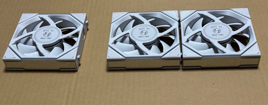 Lian Li UNI FAN TL LCDホワイト 8個+ファンコントローラー