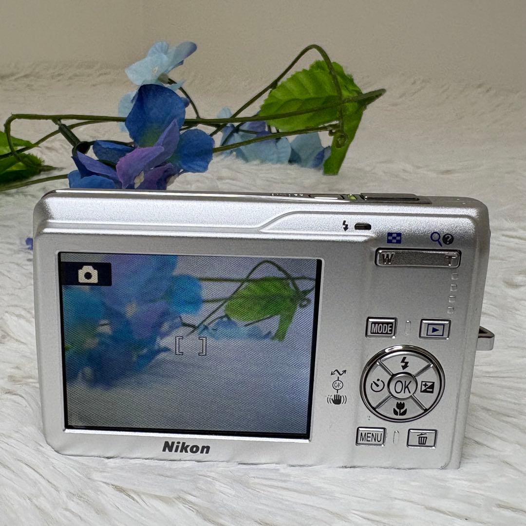 美品　Nikon カメラ　COOLPIX S200 充電器　箱　コンデジ　動作品
