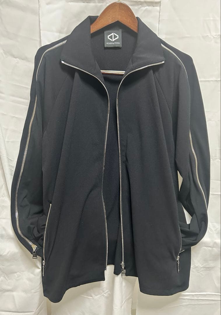 黒いフルジップジャケット　ACUDO by CHANU