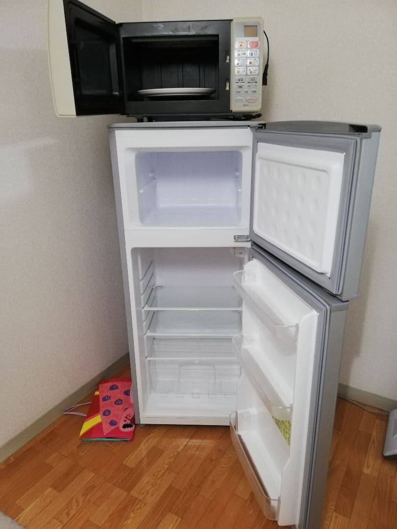 冷蔵庫、電子レンジ、テフル、はかり、ガスコンロ
