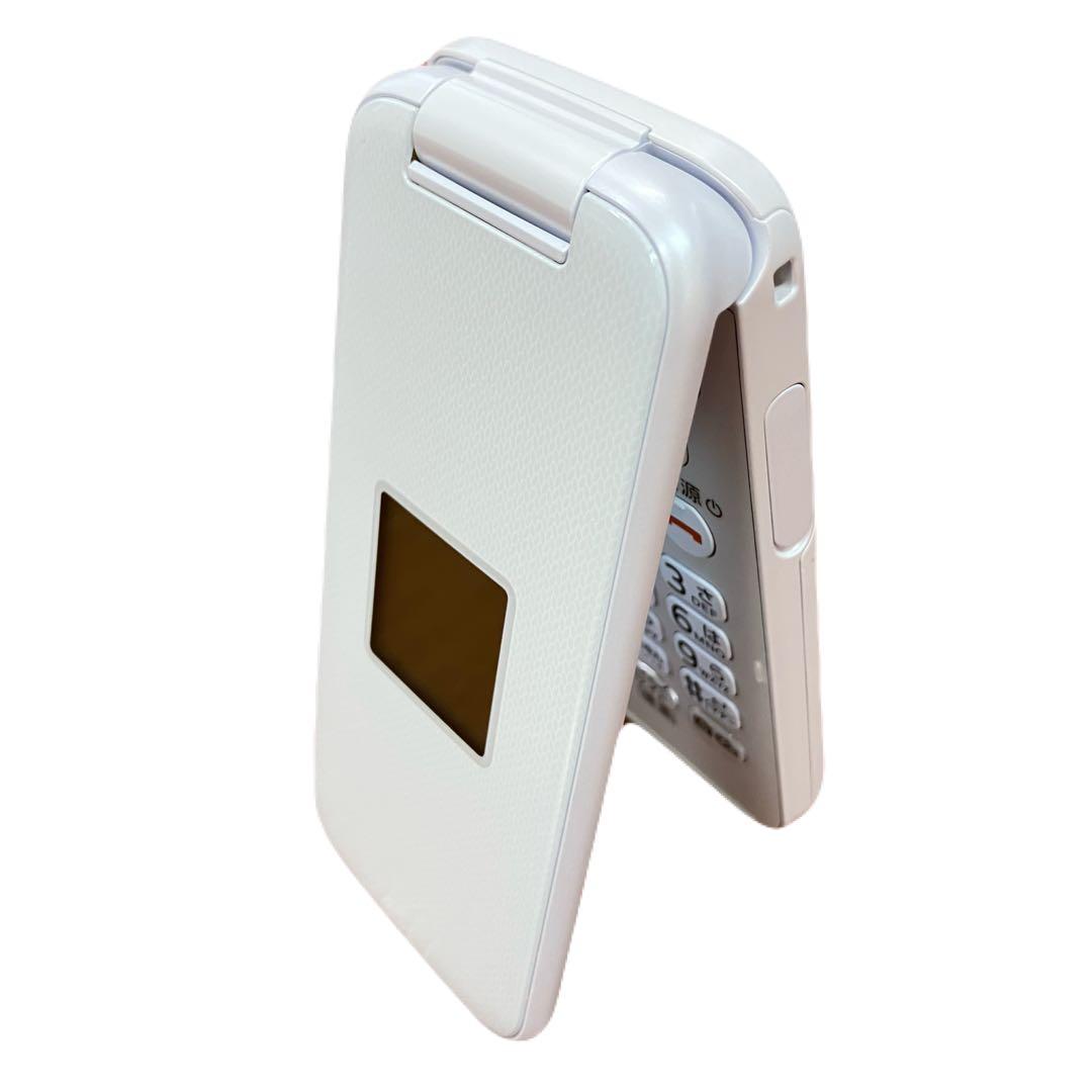 らくらくホン docomo F-01M ガラケー　ホワイト