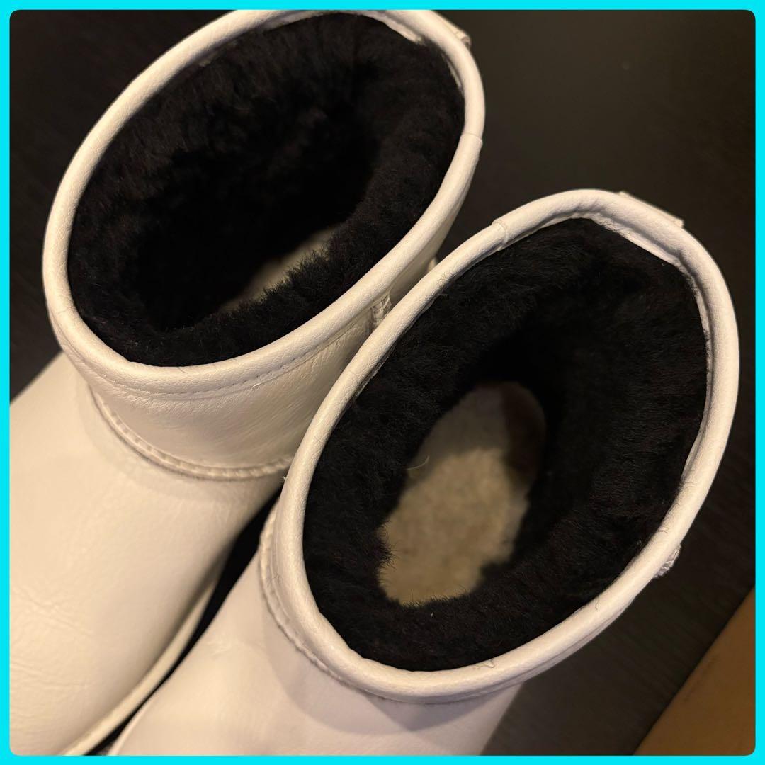 美品　UGG Classic Mini Platform ブーツ 8 ホワイト