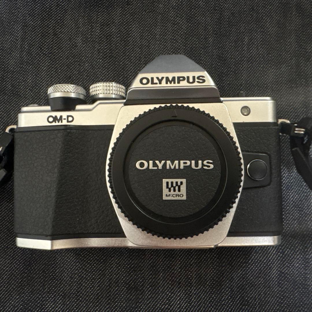 オリンパスOM-D E-M10 Mark II 望遠レンズ75-300mmセット