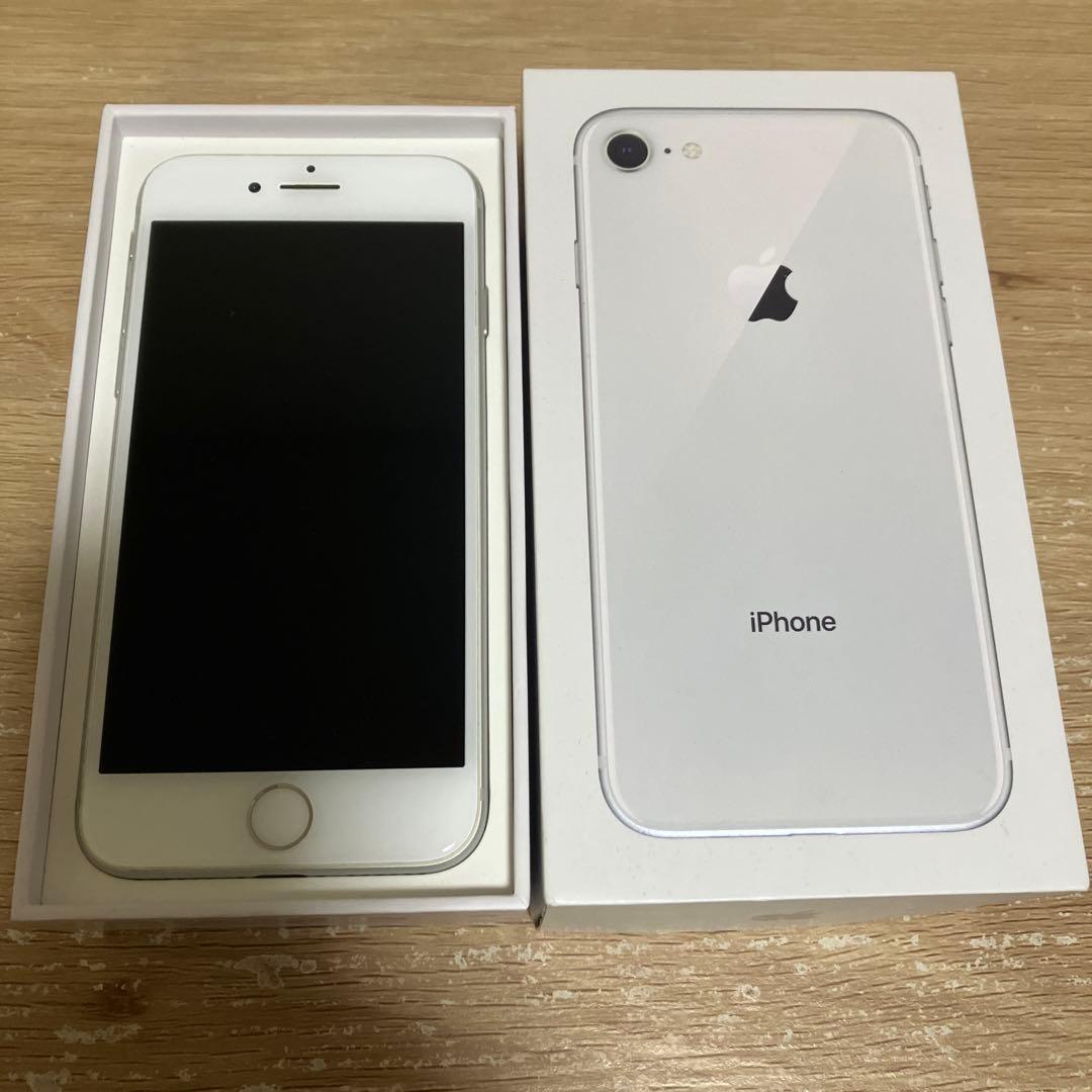Apple iPhone 8 本体 64GB シルバー　箱付き
