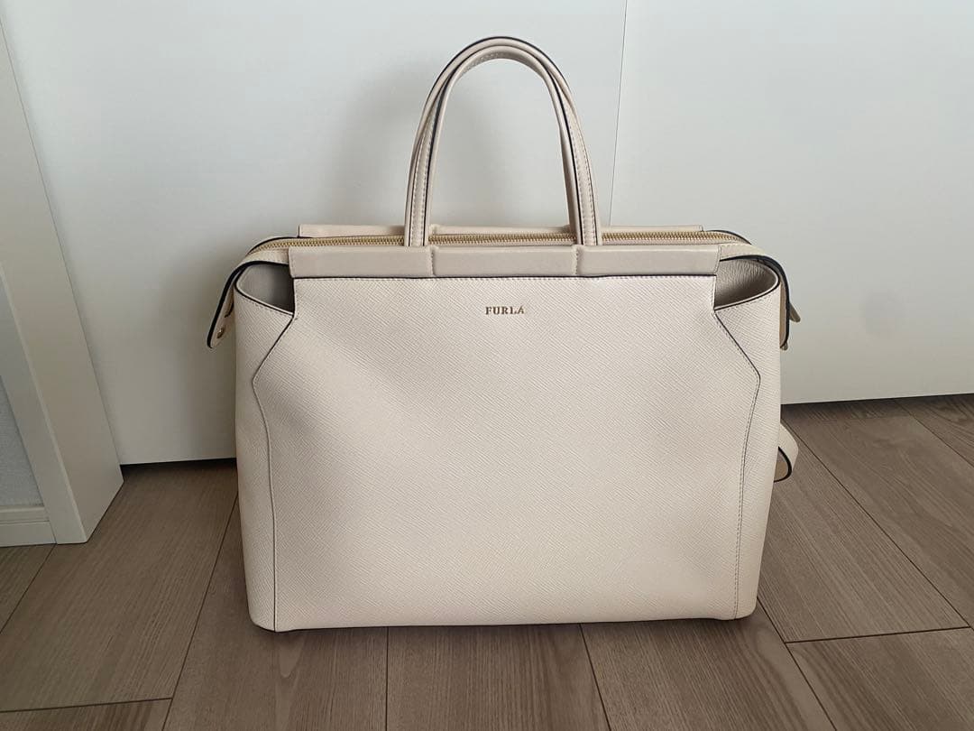 美品　FURLA ベージュ ハンドバッグ 保存袋付き