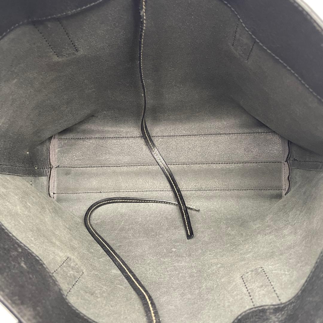 希少 プラダ レザー トートバッグ 三角プレート ブラック