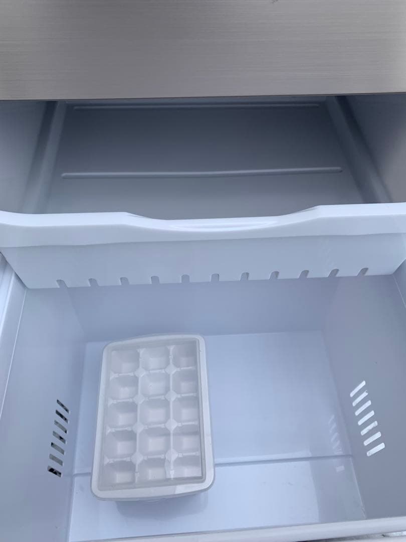 極美品HITACHI 冷蔵庫 R-27TV シルバー 3ドア 2023年製