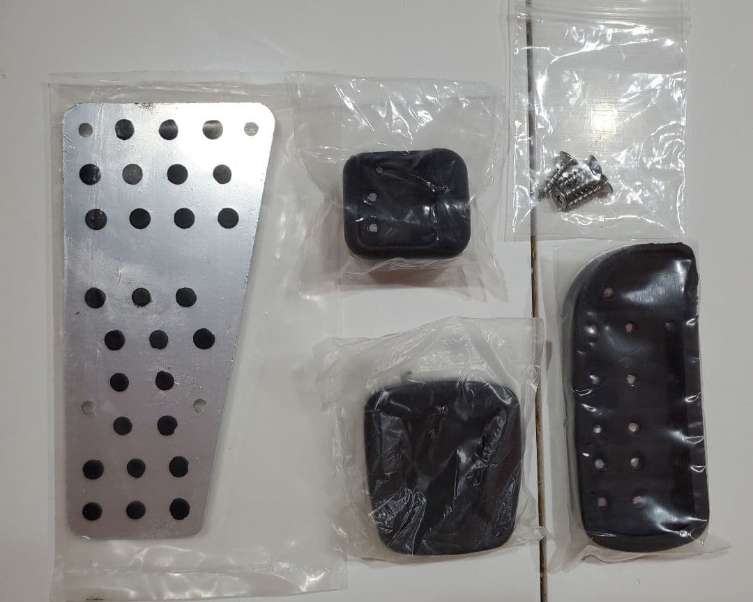 N*O様 黒赤刻印■日産NISSAN NV350キャラバン アルミペダル