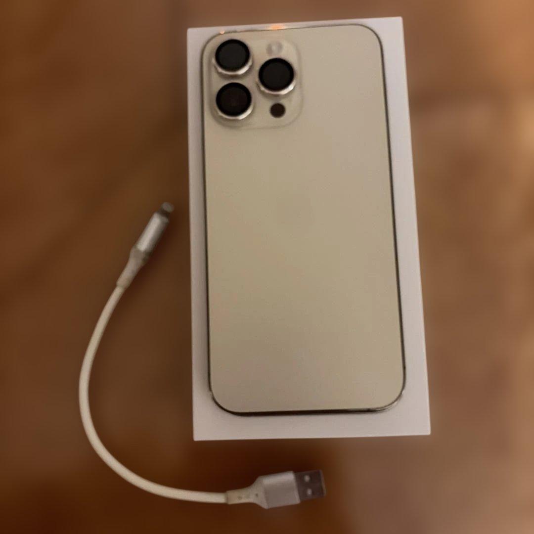 iPhone 14 Pro Max ゴールド シリコンケーブル付き