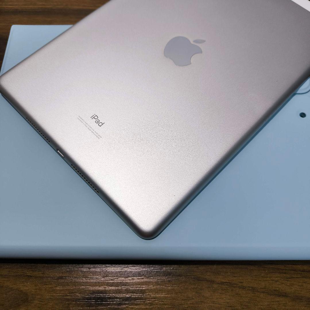 iPad 第8世代 Simフリー 32GB ケースとキーボード、タッチペン
