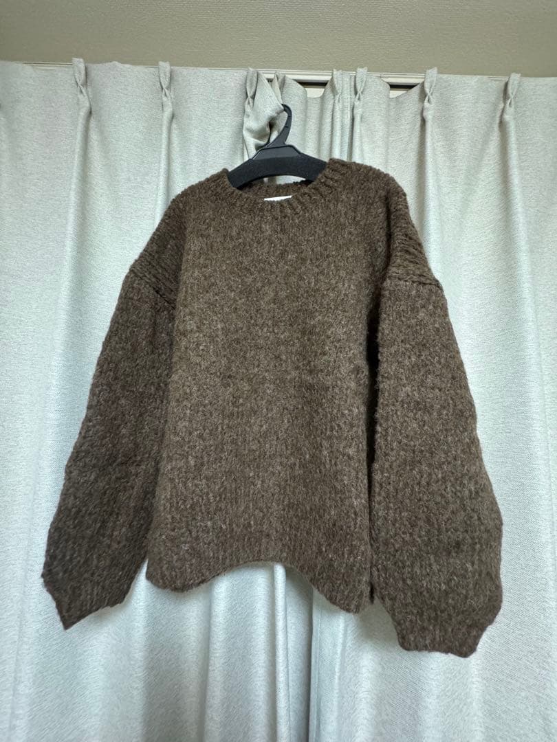 8*8様 スローブイエナ ロゴ入りブラウンニットセーター