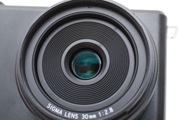 ■ほぼ新品■ シグマ　SIGMA DP2 Merrill ≪カメラバッグ付き≫