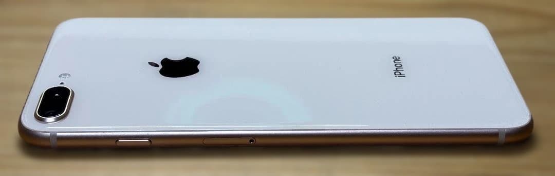 Apple iPhone 8 Plus 本体（バッテリー７０％）