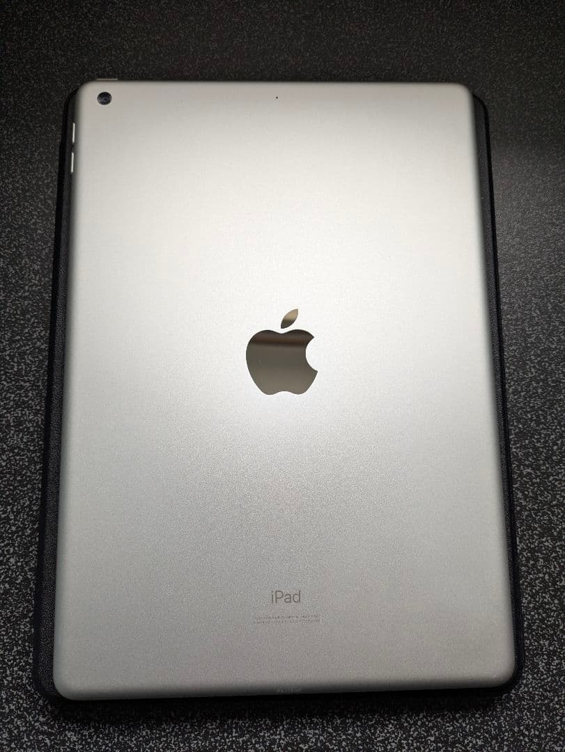 L*a様 iPad 第7世代 32GB Wi-Fiモデル・動作良好・ スタンド機