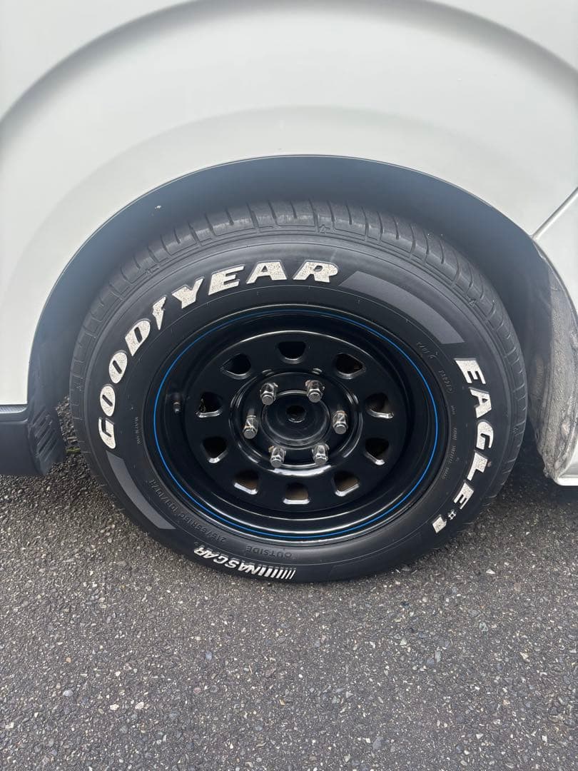 ハイエース16インチ215/65ホワイトレター