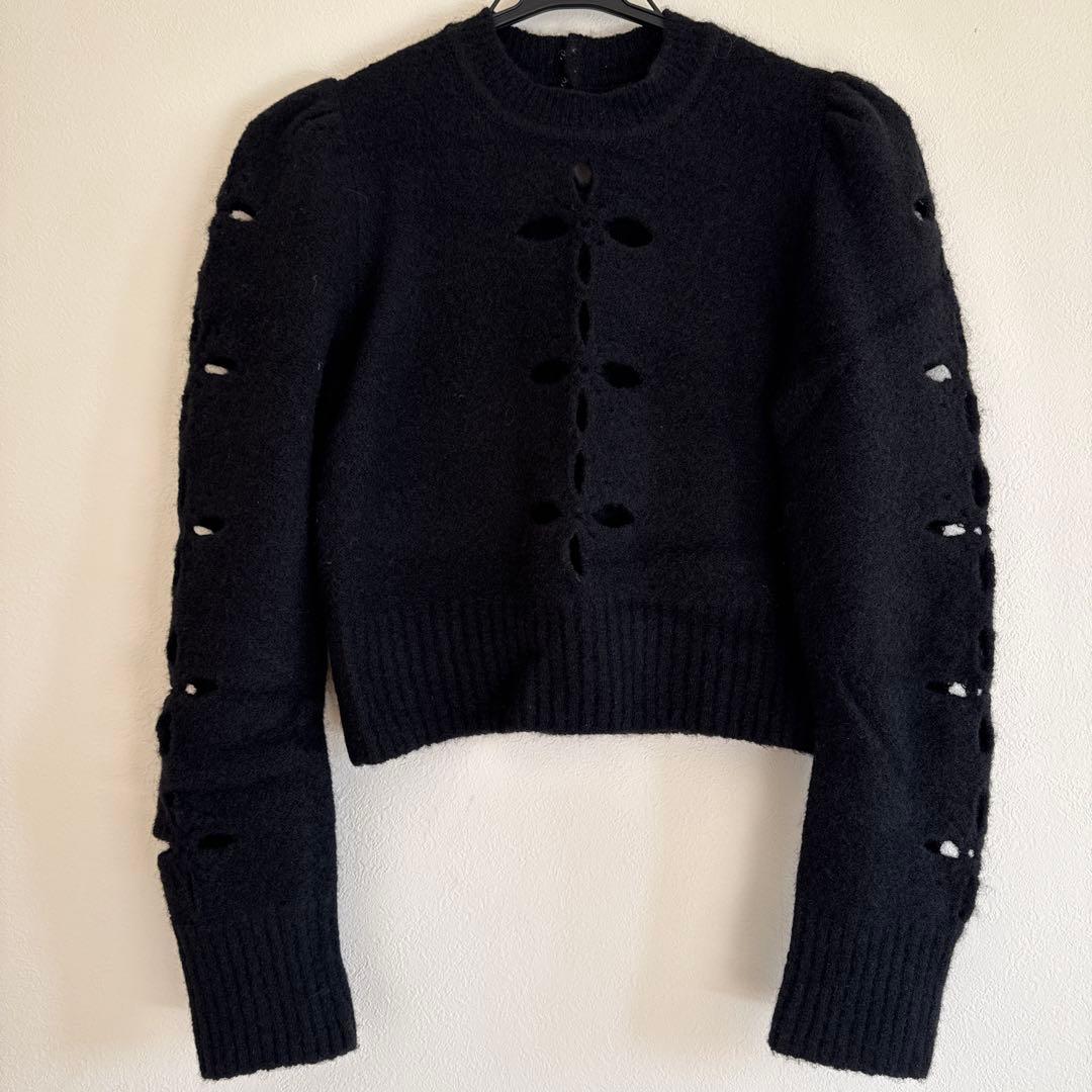 黒 カットアウトデザイン クロップドニット