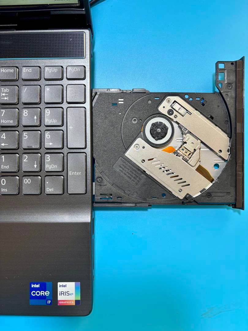 富士通 LIFEBOOK AH53/E3 i7 1165G7 SSD 2TB