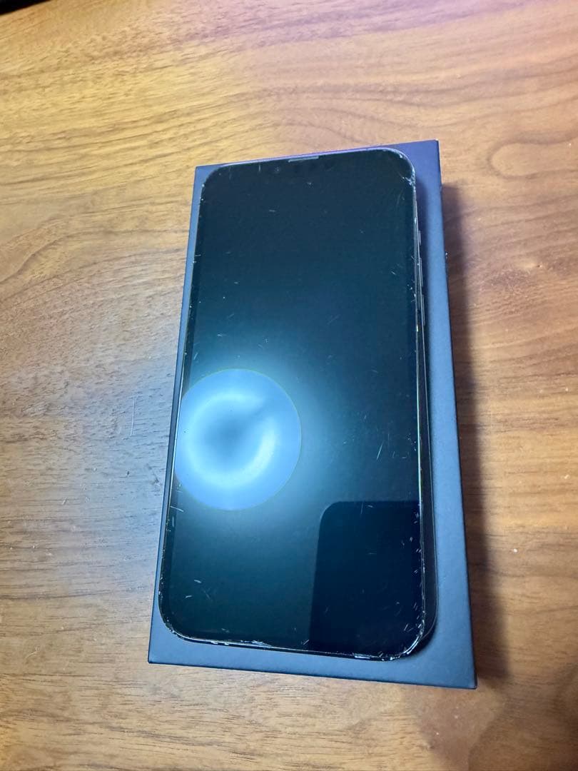 ナッカム(iPhone13Pro Max 1TB simフリー　画面割れ)