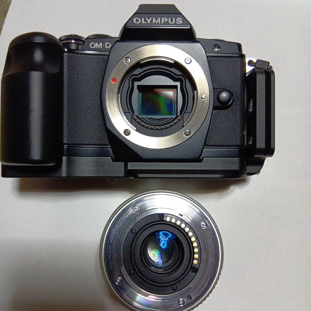 大幅値下げOLYMPUS OM-D ミラーレス一眼カメラレンズグリップ付元箱あり