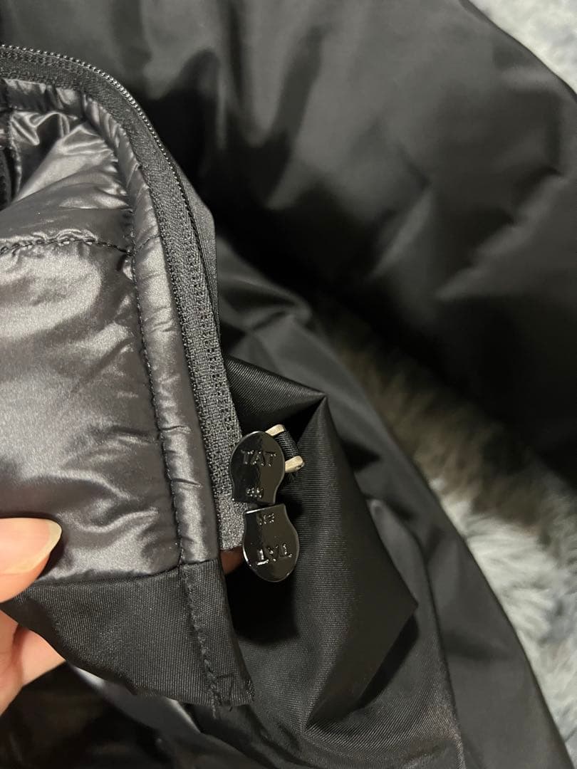 23AW PRADA　RE-NYLON　クロップド　ナイロンダウンジャケット