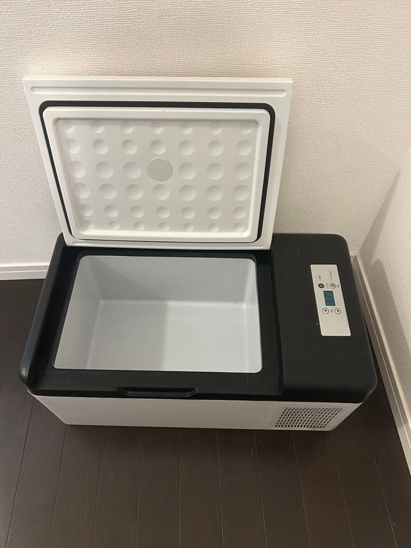 ベルソス車載　冷蔵、冷凍庫15L ホワイト/ブラック