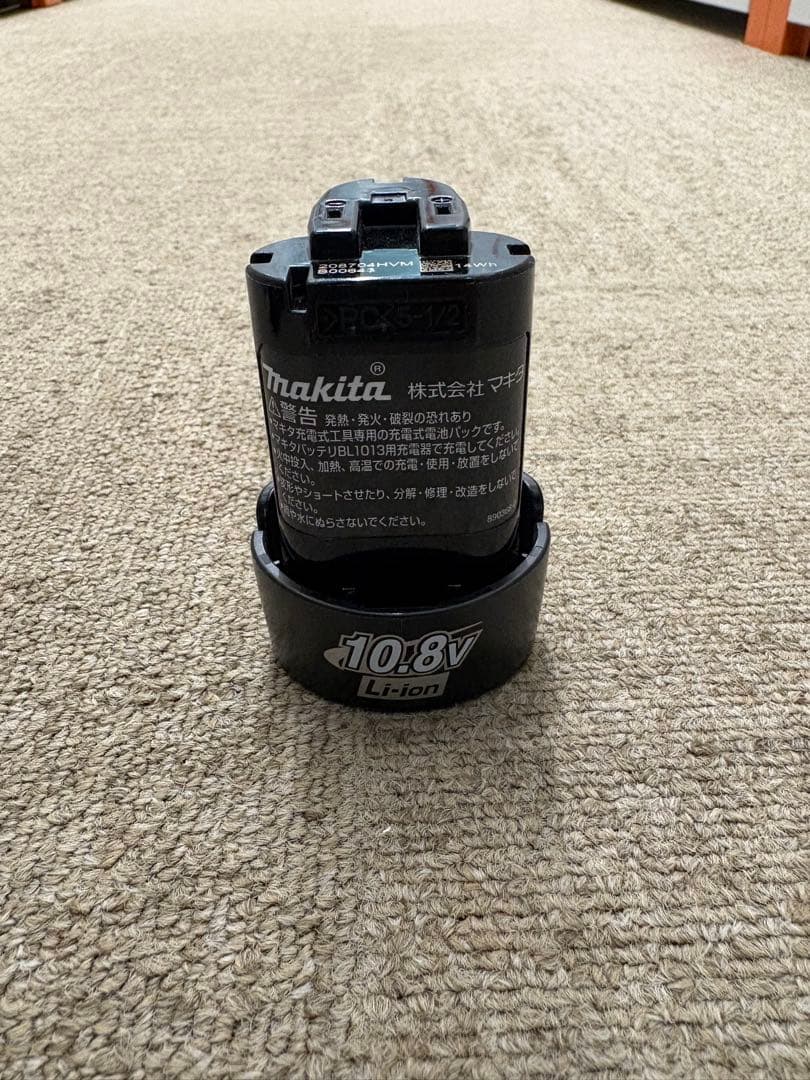 【新品同様】マキタ Makita CL100D 充電式スティッククリーナー 純正