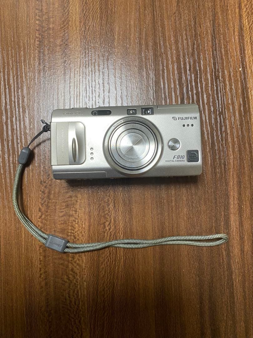 ※付属品付 FUJIFILM FinePix F810 コンパクトデジタルカメラ