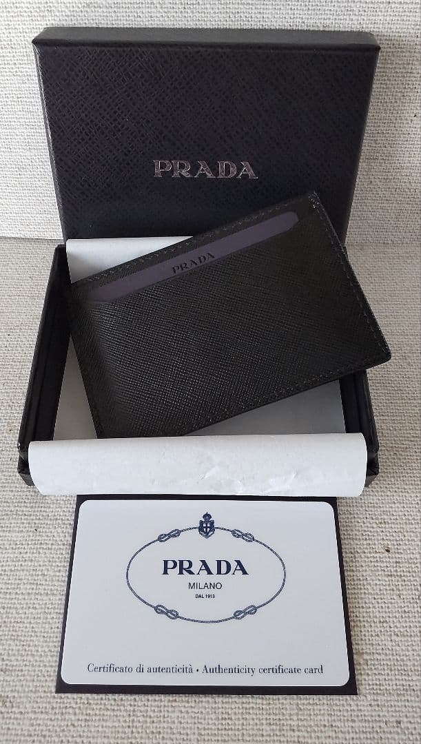 ♦PRADAプラダ♦レザー 黒 名刺入れ 未使用