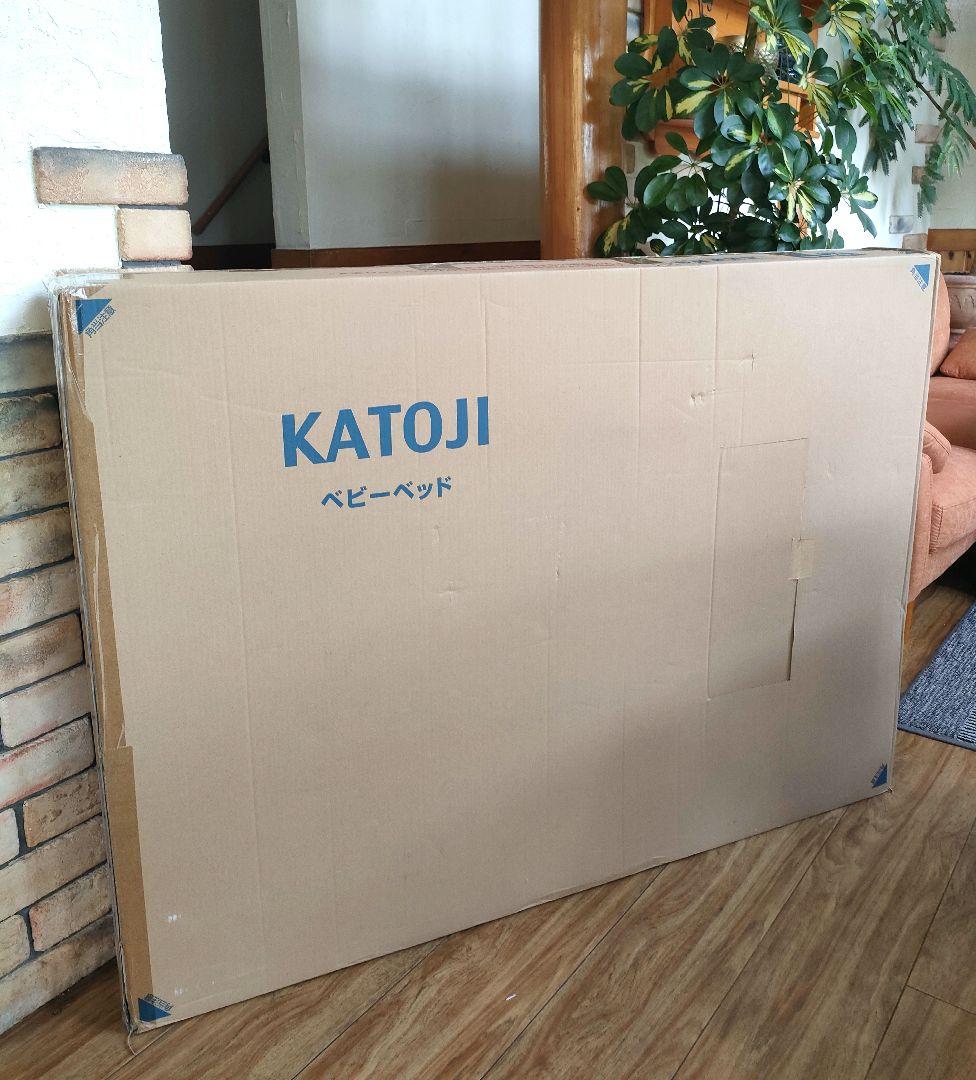 新品　カトージ　ベビーベッド　折りたたみ　ホワイト　70*120