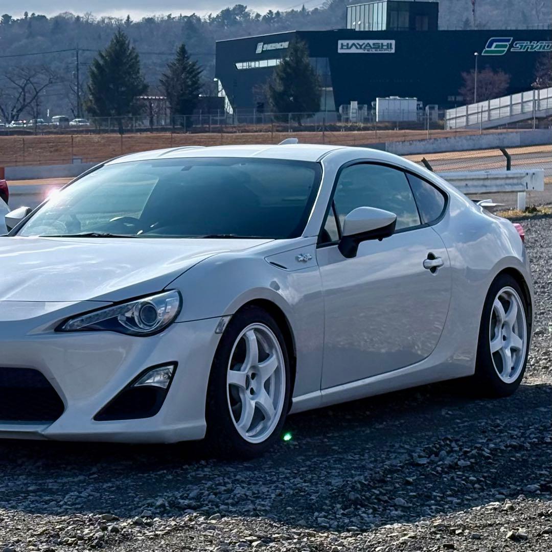 ENKEIエンケイPF05 17インチ8j pcd100 白ホイ