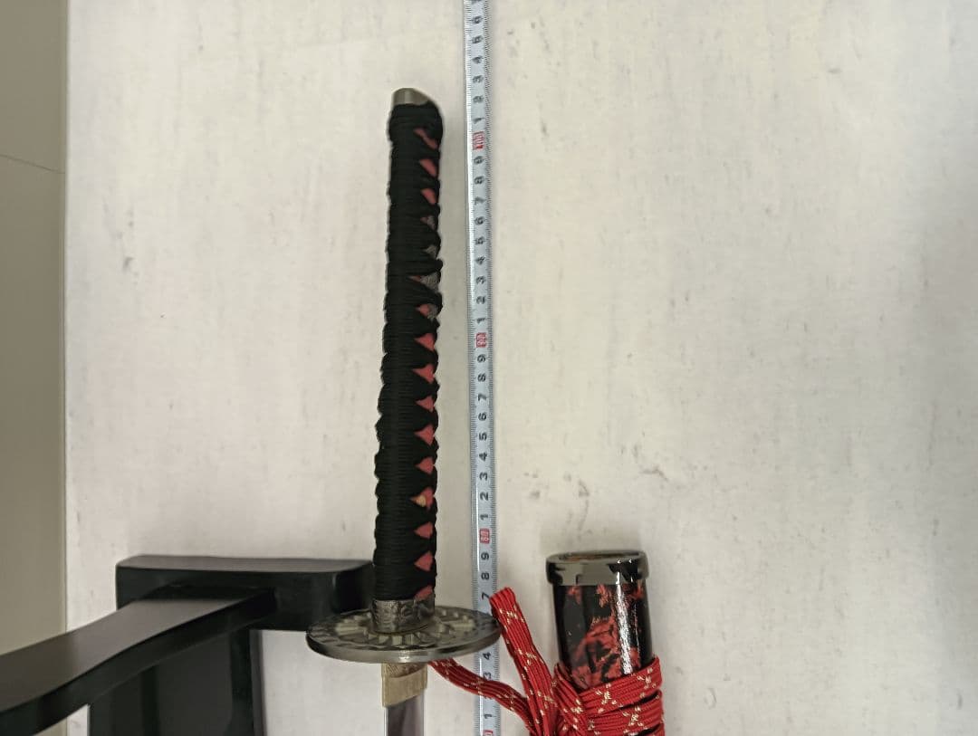 高級模造刀 前田慶次モデル 黒柄赤鮫皮 大輪透し鍔 赤黒斑ら呂鞘