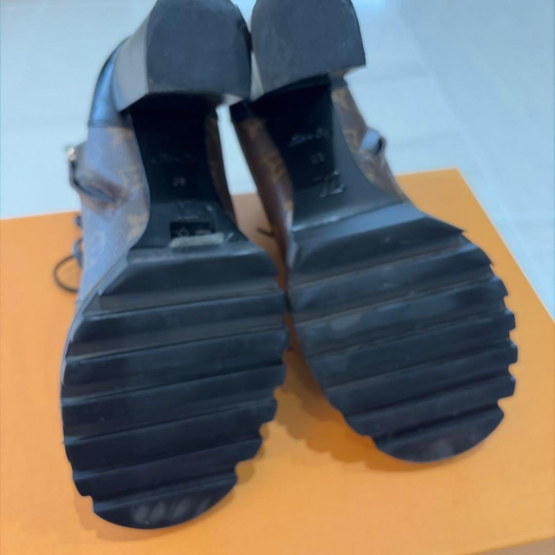 Louis Vuitton ロゴ入りレザーブーツ