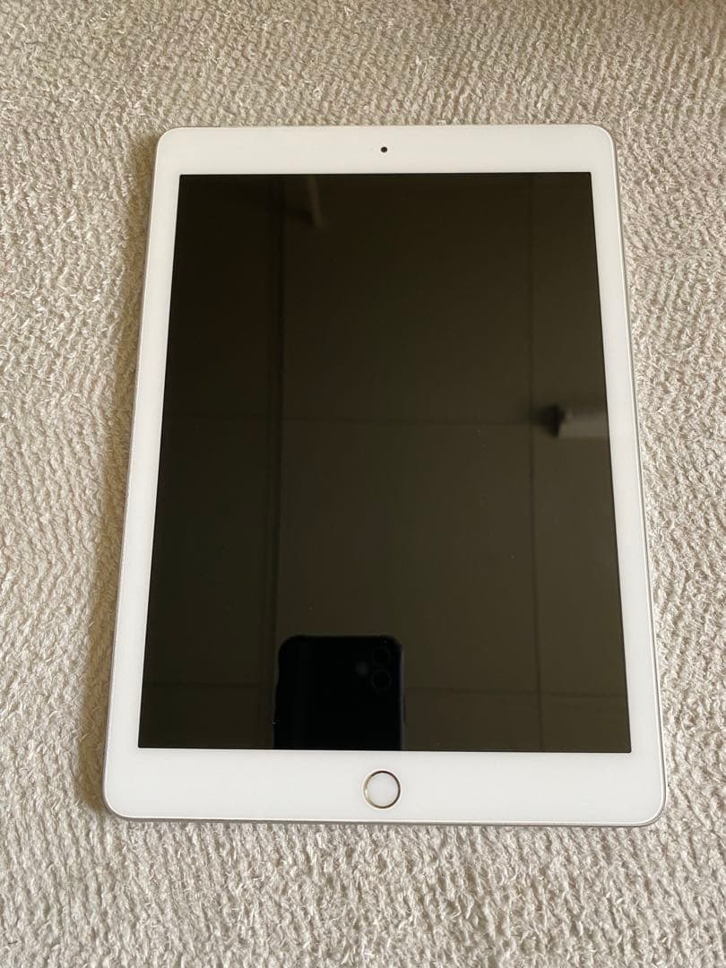 iPad 第6世代　32ギガ　キャリアKDDI