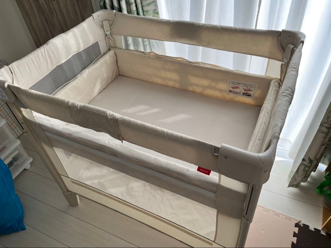 ベビーベッド 通気性メッシュ ベージュ