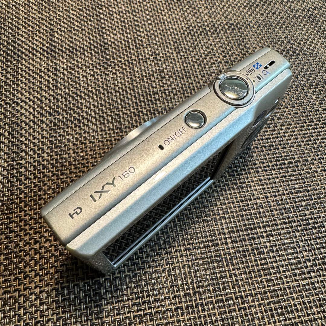 【Canon IXY180】 シルバー 本体と付属品　【デジカメ】