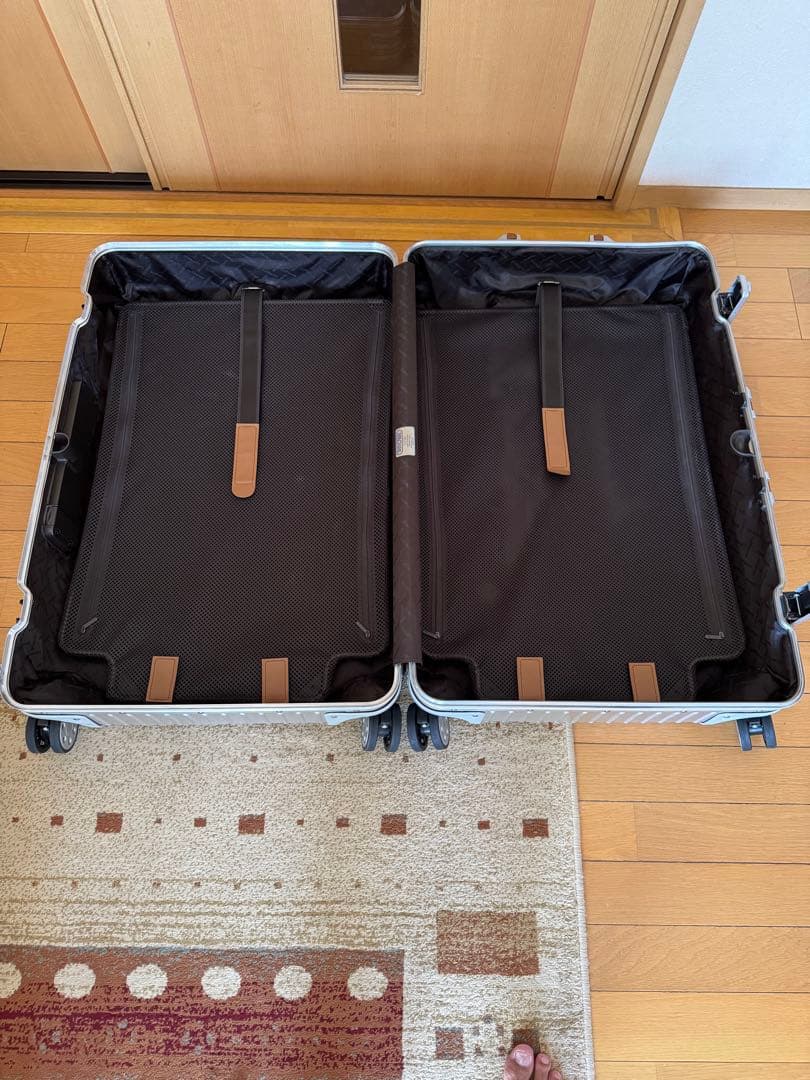 リモワ製限定品　ルフトハンザボーイング747-8 85L 電子タグ付きモデル