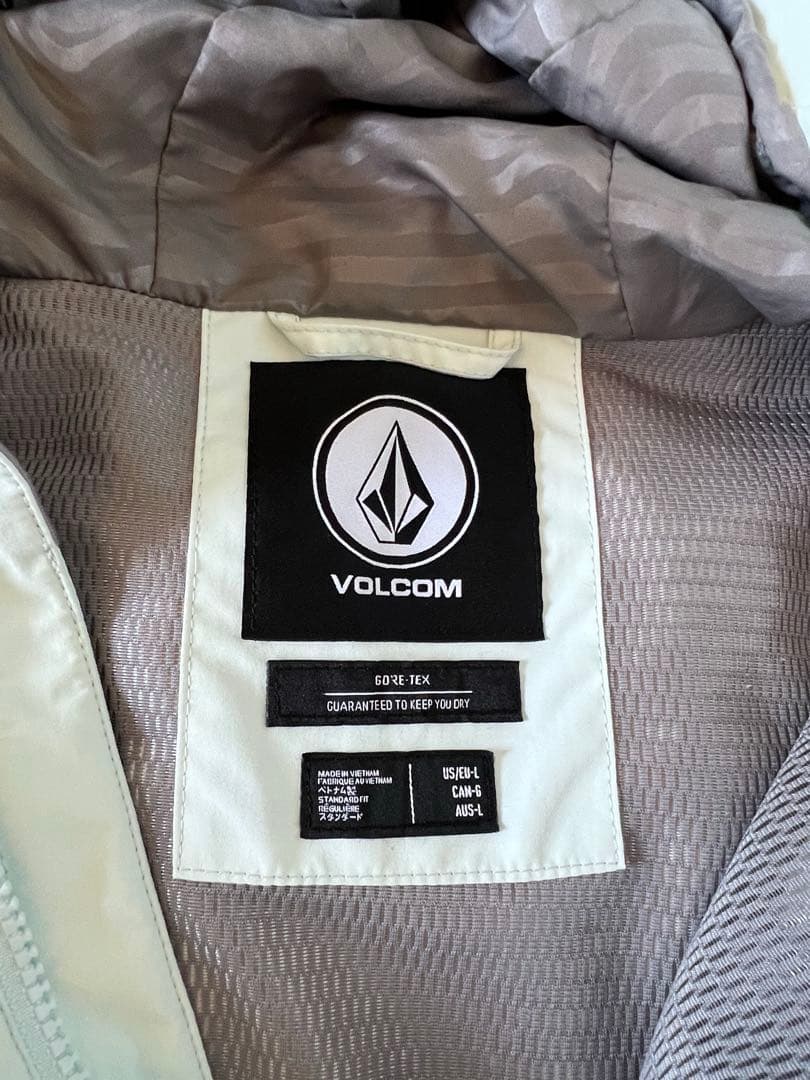 Dです。VOLCOM LサイズGORE-TEXスノーボードウェア上下SET