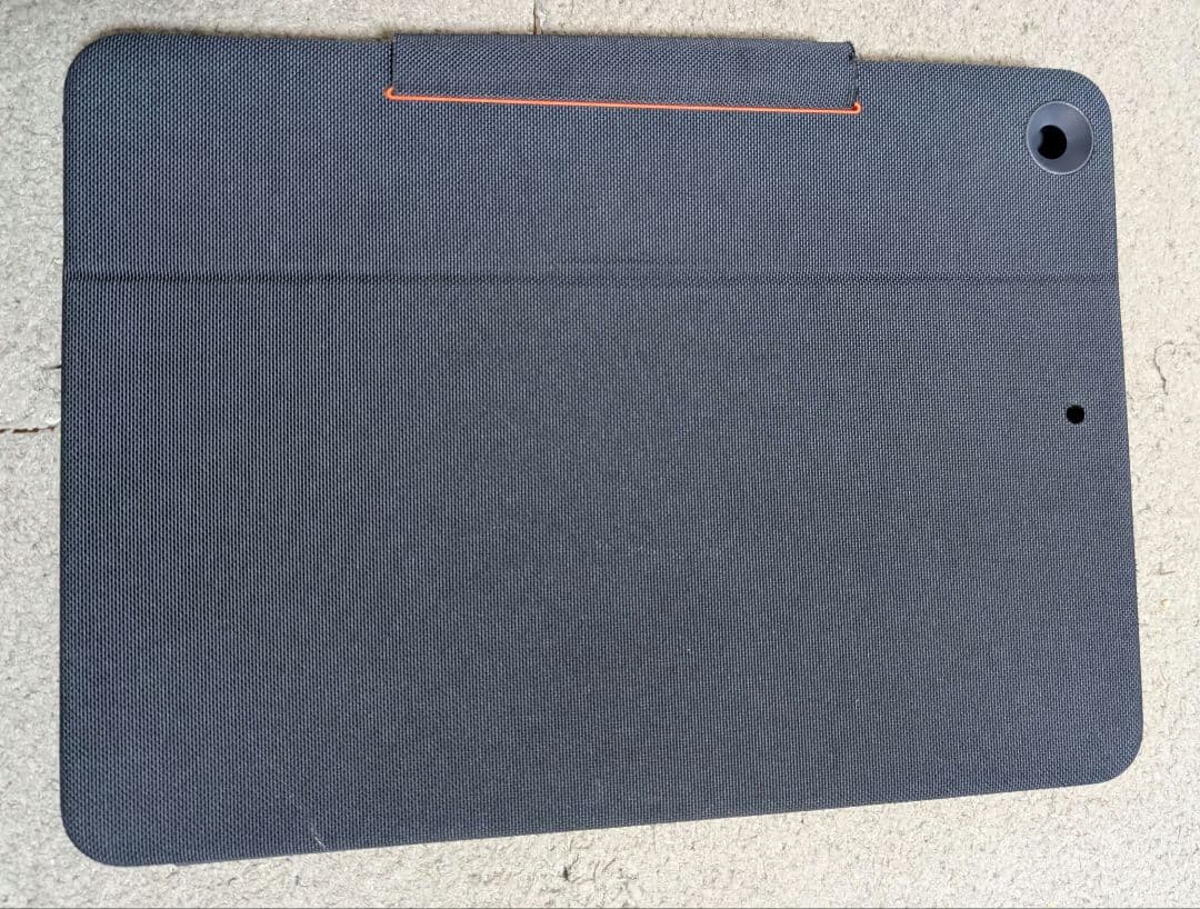 iPad 第8世代 32GB Wi-FIモデルシルバー タイプカバー付き