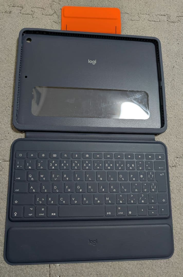 iPad 第8世代 32GB Wi-FIモデルシルバー タイプカバー付き