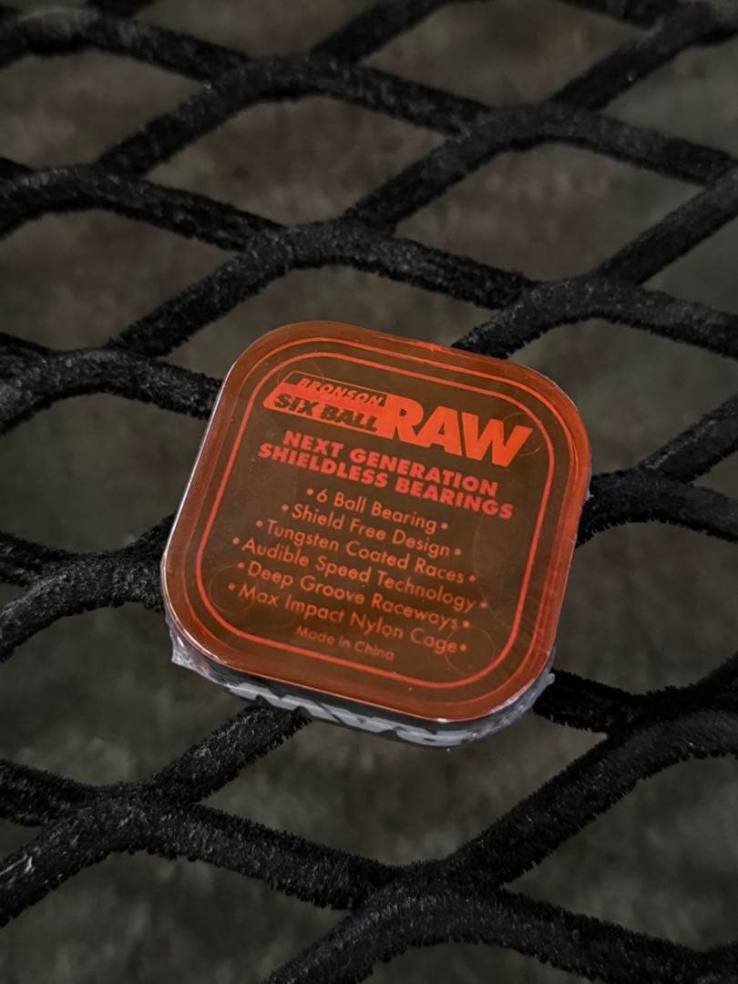 スケボー BRONSON ベアリング 6-BALL RAW BEARING