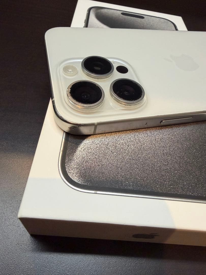 iPhone 15 Pro Max 256GB 本体　simフリー